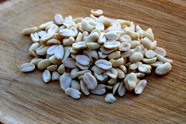 Erdnüsse Erdnusskerne weiß blanchiert 25 kg weiss ohne Schale ohne Haut